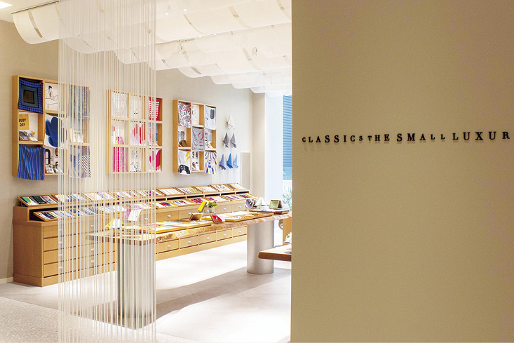 ハンカチーフ専門店「CLASSICS the Small Luxury」の虎ノ門ヒルズ店
