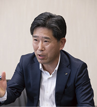 伊藤忠商事株式会社 繊維経営企画部長 大室良磨