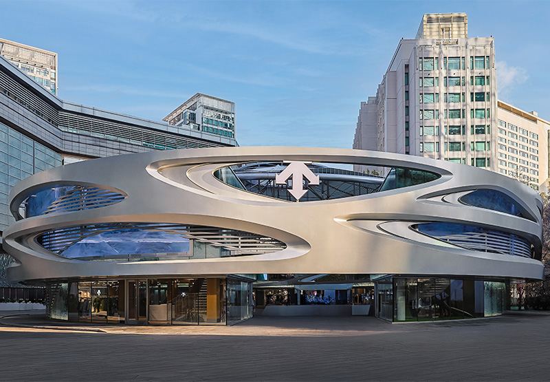 写真：デサントの店舗外観