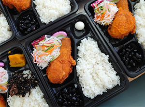 バナー：鶏肉加工品の寄贈を通じたフードロス削減