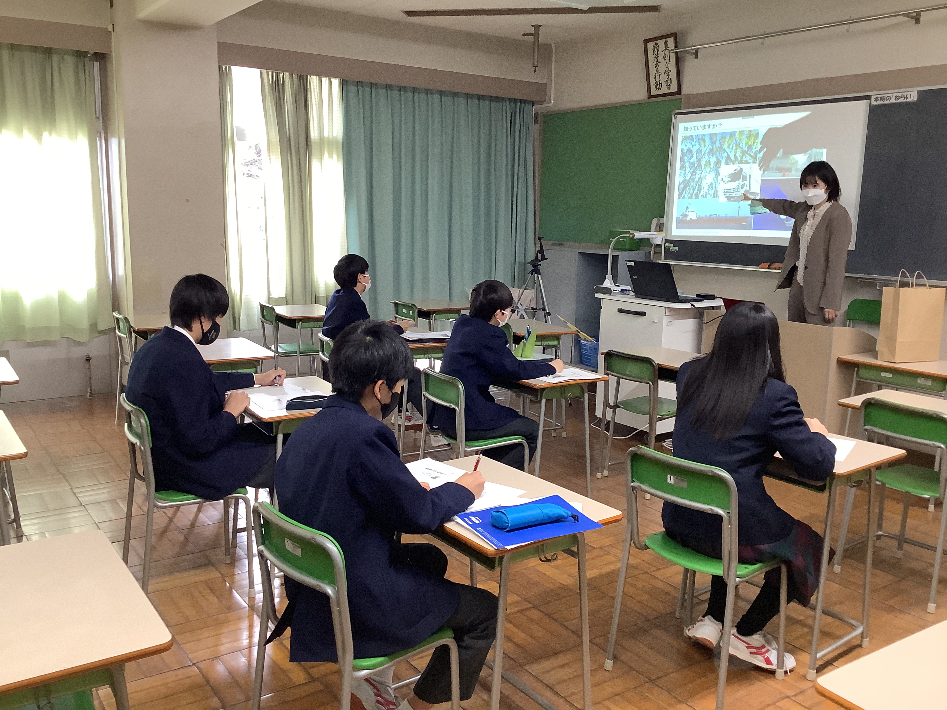 写真：職業講話を受ける中学生の様子2