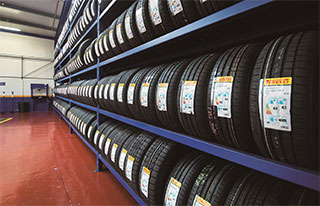 Kwik-Fit 店舗内