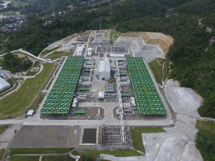 サルーラ地熱発電所・初号機写真